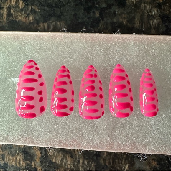 “Gator Tail”🐊 Press On Set by LoveScottiNails - Picture 6 of 13